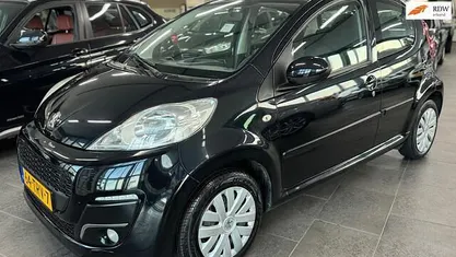 Zwart (metallic) Gebruikt 2012 Peugeot 107 Active Hatchback | € 4.495 (Eerlijke prijs)