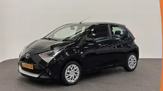 Zwart Gebruikt 2021 Toyota Aygo X-play Hatchback | € 10.450 (Eerlijke prijs)