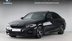 Zwart Gebruikt 2022 BMW 318 Executive Sedan | € 34.900 (Eerlijke prijs)