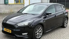 Zwart Gebruikt 2015 Ford Focus ST-Line Hatchback | € 6.995 (Eerlijke prijs)