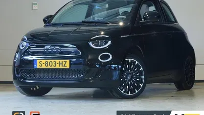 Zwart Gebruikt 2022 Fiat 500e La Prima Hatchback | € 19.900 (Eerlijke prijs)
