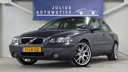Gebruikt 2003 Volvo S60 Momentum Sedan | € 2.493 (Eerlijke prijs)
