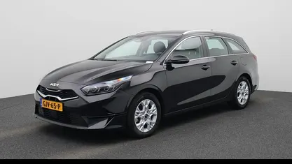 Zwart Occasion 2024 Kia Ceed Hatchback | € 25.940 (Eerlijke prijs)
