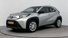 Gebruikt 2023 Toyota Aygo Play Hatchback | € 17.500 (Eerlijke prijs)