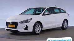 Wit Gebruikt 2017 Hyundai i30 Stationwagen | € 11.909 (Eerlijke prijs)