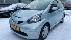 Blauw, metallic lak Gebruikt 2006 Toyota Aygo Hatchback | € 2.950 (Eerlijke prijs)