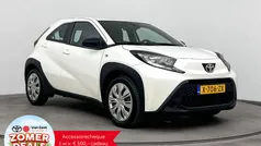 Wit Gebruikt 2024 Toyota Aygo Play Hatchback | € 18.499 (Eerlijke prijs)