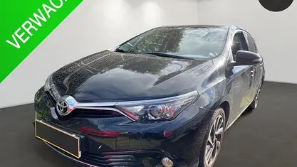 Zwart Gebruikt 2015 Toyota Auris Hatchback | € 10.249 (Eerlijke prijs)