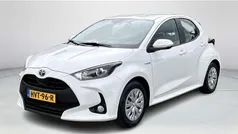 Wit Gebruikt 2021 Toyota Yaris Hybrid Comfort Hatchback | € 18.945 (Eerlijke prijs)