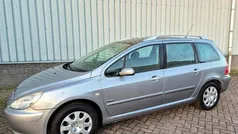 Grijs, metallic lak Gebruikt 2005 Peugeot 307 Stationwagen | € 1.295 (Eerlijke prijs)
