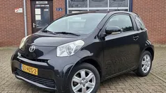 Zwart, metallic lak Gebruikt 2009 Toyota iQ Comfort Hatchback | € 5.450 (Eerlijke prijs)