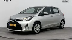 Grijs Gebruikt 2016 Toyota Yaris Hybrid Limited Hatchback | € 12.345 (Eerlijke prijs)