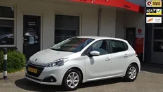Wit, metallic lak Gebruikt 2018 Peugeot 208 Hatchback | € 9.750 (Eerlijke prijs)