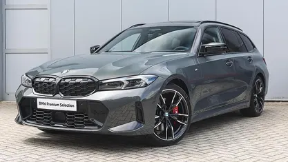 Grijs Gebruikt 2024 BMW M340 Comfort Edition Sedan | € 89.450 (Eerlijke prijs)