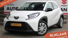 Wit Gebruikt 2023 Toyota Aygo Play Hatchback | € 19.950 (Eerlijke prijs)