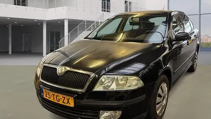 Zwart Gebruikt 2006 Skoda Octavia Ambiente Hatchback | € 1.950 (Super prijs)