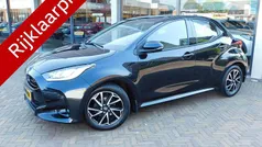 Zwart Gebruikt 2022 Toyota Yaris Hatchback | € 19.400 (Eerlijke prijs)