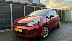 Rood Gebruikt 2014 Kia Rio Comfort Hatchback | € 7.950 (Eerlijke prijs)