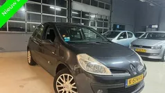 Paars Gebruikt 2006 Renault Clio II Dynamique Hatchback | € 1.699 (Goede deal)