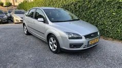 Grijs Gebruikt 2006 Ford Focus Futura Hatchback | € 3.445 (Eerlijke prijs)