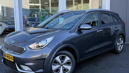 Grijs Gebruikt 2016 Kia Niro SUV | € 14.900 (Eerlijke prijs)