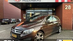 Bruin, metallic lak Gebruikt 2016 Mercedes B180 Ambition MPV | € 14.945 (Goede deal)