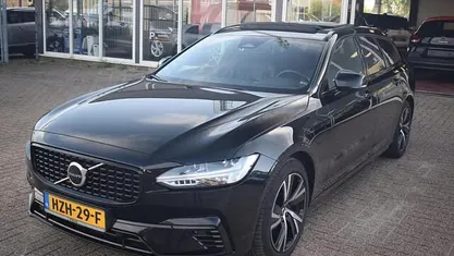 Zwart Gebruikt 2022 Volvo V90 R-Design Stationwagen | € 33.595 (Eerlijke prijs)
