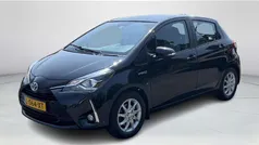 Zwart Gebruikt 2019 Toyota Yaris Hybrid Hatchback | € 16.400 (Eerlijke prijs)