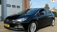 Zwart Gebruikt 2019 Opel Astra Edition Hatchback | € 11.300 (Eerlijke prijs)