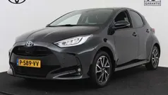 Zwart Gebruikt 2022 Toyota Yaris Hybrid Hatchback | € 22.450 (Eerlijke prijs)