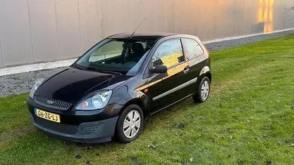 Zwart (metallic) Gebruikt 2008 Ford Fiesta Cool & Sound Edition Hatchback | € 1.790 (Eerlijke prijs)