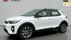 Wit Gebruikt 2020 Kia Stonic Play SUV | € 14.895 (Eerlijke prijs)