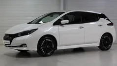 Wit, metallic lak Gebruikt 2024 Nissan Leaf Tekna Hatchback | € 21.935 (Eerlijke prijs)
