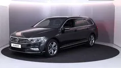 Zwart Gebruikt 2023 VW Passat Business Stationwagen | € 31.949 (Goede deal)