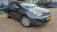 Grijs Gebruikt 2013 Kia Rio Comfort Hatchback | € 4.950 (Eerlijke prijs)