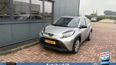 Gebruikt 2023 Toyota Aygo Play Hatchback | € 15.950 (Eerlijke prijs)
