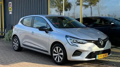 Grijs Gebruikt 2023 Renault Clio V Equilibre Hatchback | € 18.950 (Eerlijke prijs)