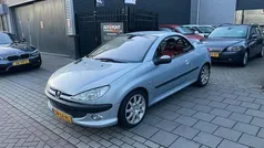 Grijs, metallic lak Gebruikt 2003 Peugeot 206 CC Sport Cabriolet | € 999 (Goede deal)