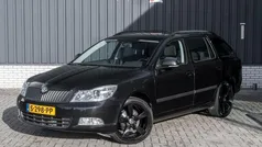 Zwart, metallic lak Gebruikt 2012 Skoda Octavia Ambition Stationwagen | € 7.450 (Eerlijke prijs)