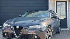 Grijs Gebruikt 2017 Alfa Romeo Giulia Super Sedan | € 17.995 (Eerlijke prijs)