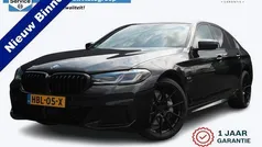 Zwart Gebruikt 2022 BMW 545e Sedan | € 47.500 (Eerlijke prijs)
