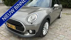 Grijs, metallic lak Gebruikt 2017 Mini Cooper Clubman Business Stationwagen | € 15.950 (Eerlijke prijs)
