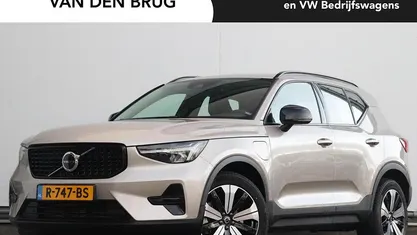 Grijs Gebruikt 2022 Volvo XC40 Plus SUV | € 35.195 (Eerlijke prijs)