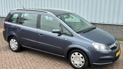 Gebruikt 2006 Opel Zafira Executive MPV | € 2.395 (Eerlijke prijs)