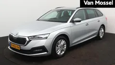 Grijs Gebruikt 2022 Skoda Octavia Business Line Stationwagen | € 21.944 (Eerlijke prijs)
