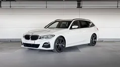 Wit, metallic lak Gebruikt 2021 BMW 330 Executive Stationwagen | € 37.500 (Eerlijke prijs)