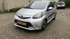 Grijs Gebruikt 2013 Toyota Aygo Hatchback | € 3.500 (Eerlijke prijs)
