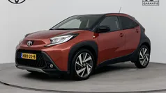 Rood Gebruikt 2023 Toyota Aygo Envy Hatchback | € 22.245 (Eerlijke prijs)