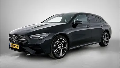 Occasion 2025 Mercedes CLA250e Shooting Brake AMG line Stationwagen | € 40.945 (Eerlijke prijs)