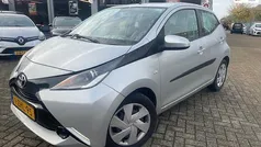 Gebruikt 2015 Toyota Aygo X-play Hatchback | € 6.900 (Eerlijke prijs)